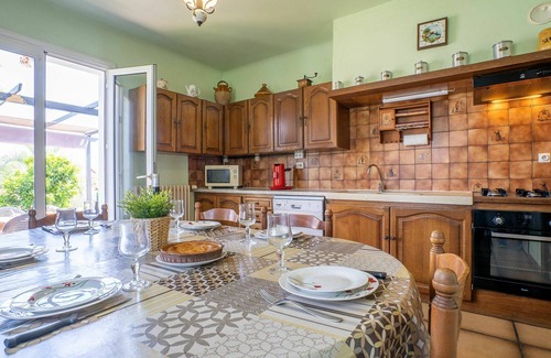 Arcangues House | Stunning private villa for 8 people with private pool, WIFI, TV, terrace, pets allowed and parking