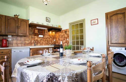Arcangues House | Stunning private villa for 8 people with private pool, WIFI, TV, terrace, pets allowed and parking