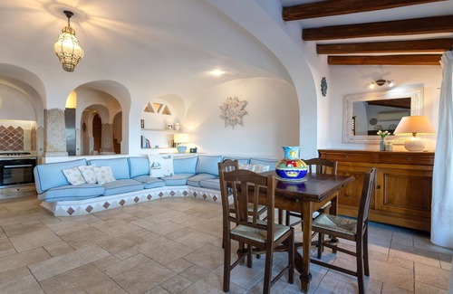 Cannigione House | Stunning private villa for 8 people with A/C, WIFI, TV, patio, pets allowed and parking