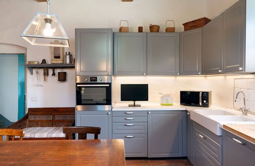 Vicchio Villa | Stunning private villa for 10 guests with TV, pets allowed, panoramic view and parking