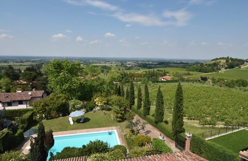 Zenevredo Villa | Stunning private villa with A/C, private pool, WIFI, TV, patio, pets allowed and panoramic view