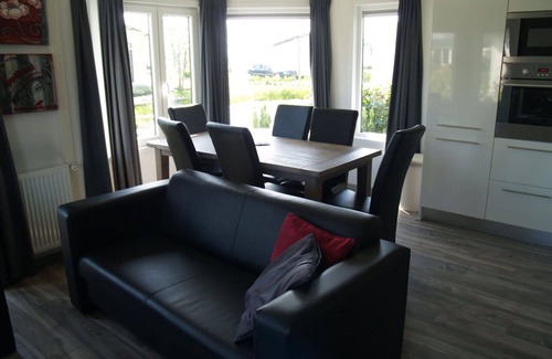 Dordtse Biesbosch House | Stunning private villa for 6 guests with pool, WIFI, TV, terrace and parking