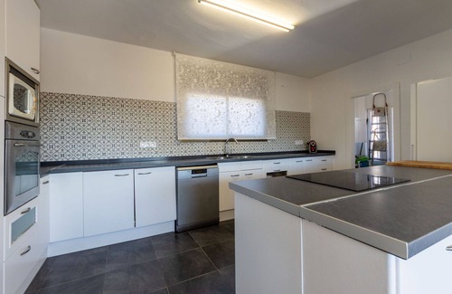 Creixell House | Stunning private villa for 12 people with A/C, WIFI, private pool, TV, patio and pets allowed