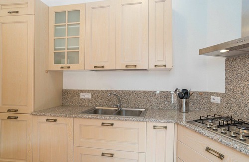 Portobello Villa | Stunning private villa for 8 people with WIFI, TV, patio and parking