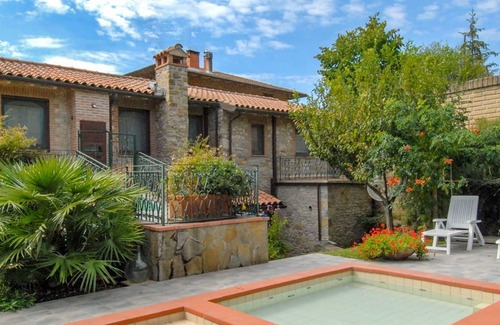Casalini Villa | Stunning private villa for 7 people with WIFI, private pool, TV, patio, pets allowed and parking