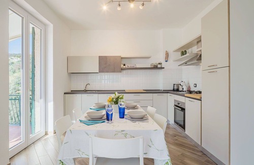 Moneglia House | Stunning private villa for 6 people with A/C, WIFI, TV, patio, pets allowed and parking