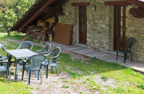 Sampeyre House | Stunning private villa for 9 people with TV, patio and parking
