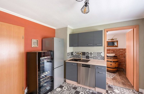Oybin House | Stunning private villa for 10 guests with hot tub, WIFI, TV, patio, pets allowed and parking