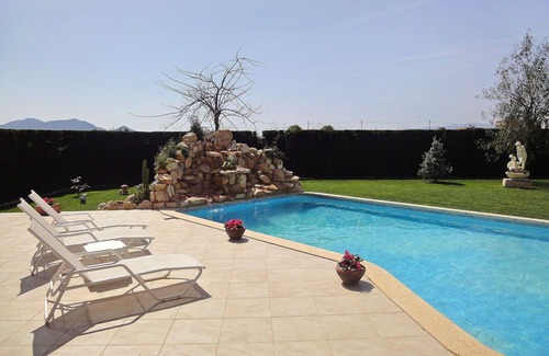 L'Aldea House | Stunning private villa with WIFI, private pool, hot tub, A/C, TV, patio and pets allowed