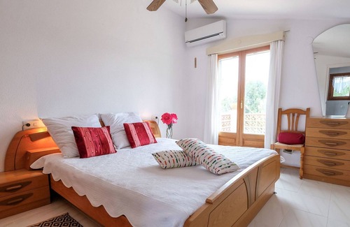 L'Ampolla House | Stunning private villa with WIFI, A/C, private pool, TV, patio, panoramic view and parking