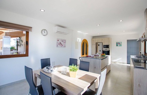Moscari House | Stunning private villa with private pool, WIFI, A/C, TV, patio, panoramic view and parking