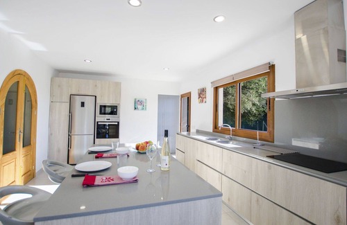 Moscari House | Stunning private villa with private pool, WIFI, A/C, TV, patio, panoramic view and parking