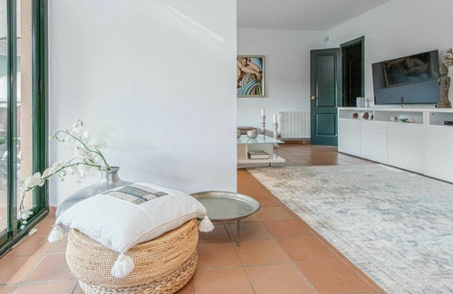 Navata House | Stunning private villa for 4 guests with A/C, private pool, TV, patio and parking