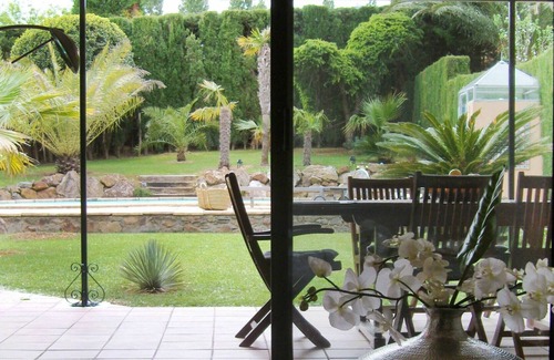 Navata House | Stunning private villa for 4 guests with A/C, private pool, TV, patio and parking