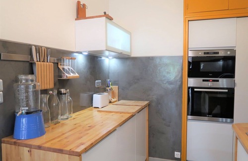Cruis House | Stunning private villa for 6 guests with WIFI, private pool, TV, terrace, pets allowed and parking