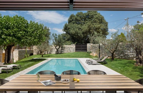 Kirmenjak Villa | Stunning private villa for 10 people with WIFI, private pool, A/C, hot tub, TV and terrace