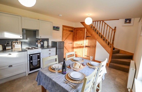 Lerags House | Stunning private villa for 4 guests with WIFI, TV, patio, pets allowed, panoramic view and parking