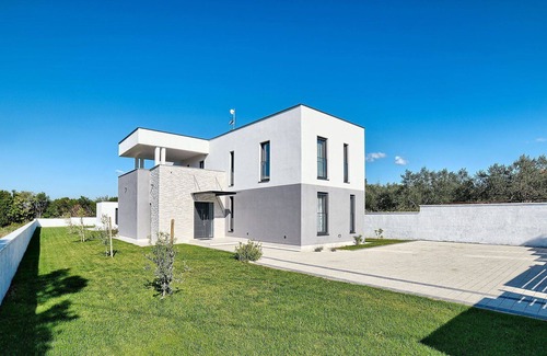 Stinjan Villa | Stunning private villa for 8 guests with A/C, private pool, WIFI, TV and terrace