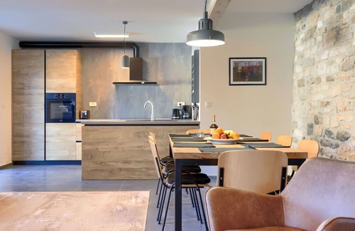 Groznjan House | Stunning private villa for 6 guests with WIFI, hot tub, A/C, private pool, TV and terrace