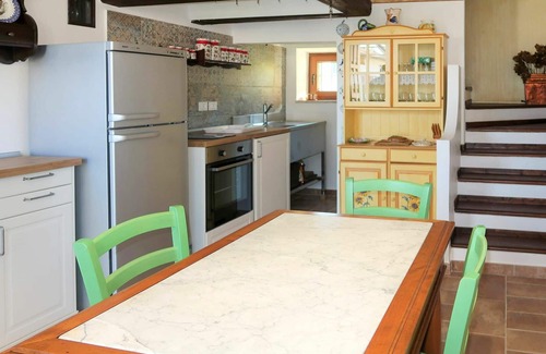 Piea House | Stunning private villa for 4 guests with WIFI, A/C, TV, patio, pets allowed and parking