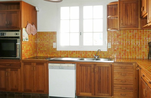 Mesquer House | Stunning private villa for 9 guests with WIFI, TV, terrace, pets allowed and parking