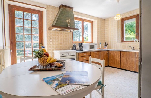 Treflez House | Stunning private villa for 6 guests with TV, terrace and parking