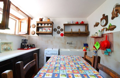 San Feliciano Villa | Stunning private villa for 5 people with pool, WIFI, TV, pets allowed and parking