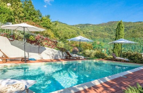 San Momme Villa | Stunning private villa for 10 guests with private pool, WIFI and TV