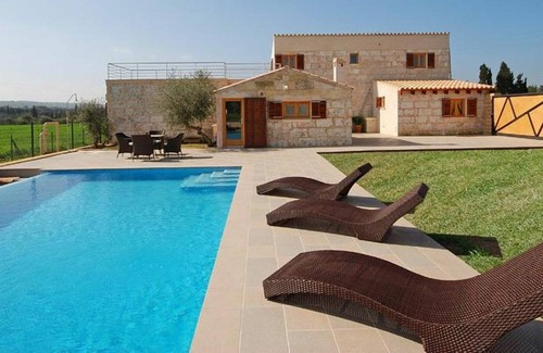Llubi Villa | Stunning private villa with private pool, A/C, WIFI, TV, terrace, pets allowed and parking