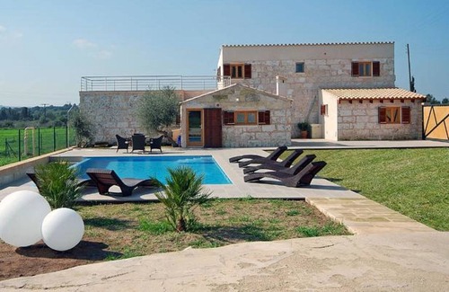 Llubi Villa | Stunning private villa with private pool, A/C, WIFI, TV, terrace, pets allowed and parking