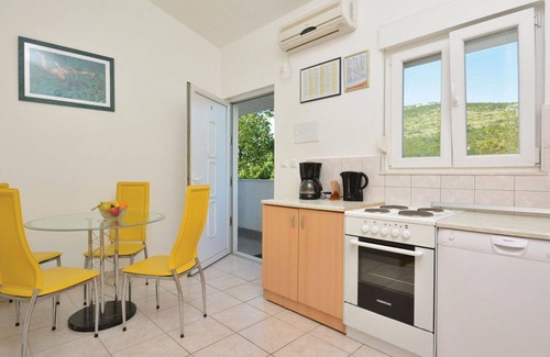 Labin House | Stunning private villa with WIFI, private pool, A/C, TV, terrace, pets allowed and parking