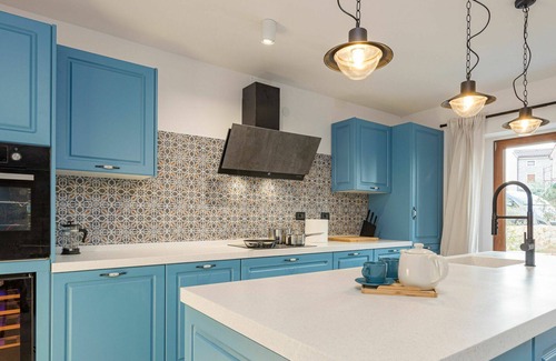 Radini House | Stunning private villa with WIFI, private pool, A/C, TV, terrace, pets allowed and parking
