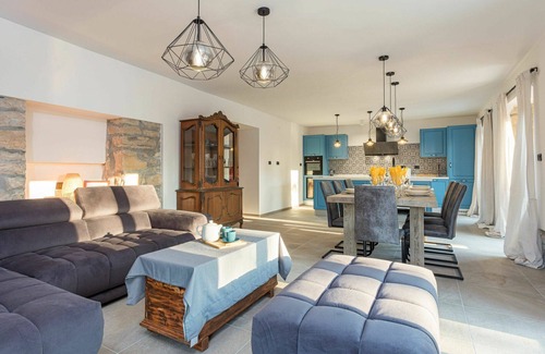 Radini House | Stunning private villa with WIFI, private pool, A/C, TV, terrace, pets allowed and parking