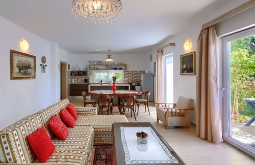 Valica House | Stunning private villa with private pool, WIFI, A/C, TV, terrace, panoramic view and parking