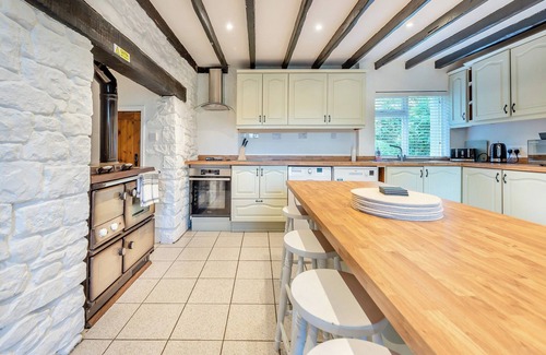 Pentrefelin Cottage | Stunning property just a few minutes drive from Llandeilo, perfect for exploring this great area.
