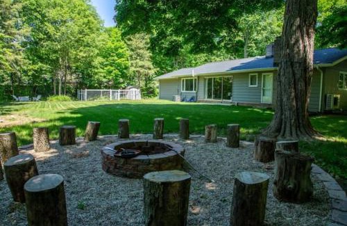 Berrien Springs Apartment | Stunning Ranch in the woods
