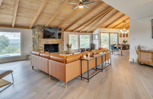 Kerrville House | Stunning Ranch Villa With Pool - Game Room - Hot tub - Fire Pit & Gorgeous Views!