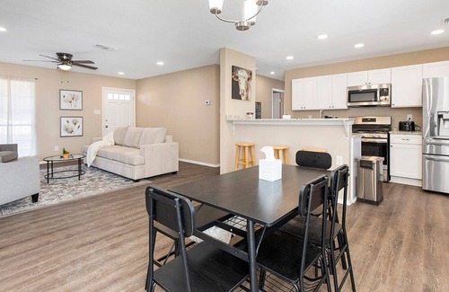 Vance Jackson House | Stunning Recently Renovated 4Bdrm Home in San Antonio