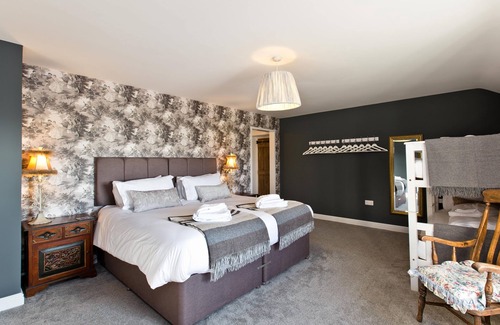 Monyash Other | Stunning refurbished 6 bedroom Farmhouse, close to Monyash & the High Peak Trail.