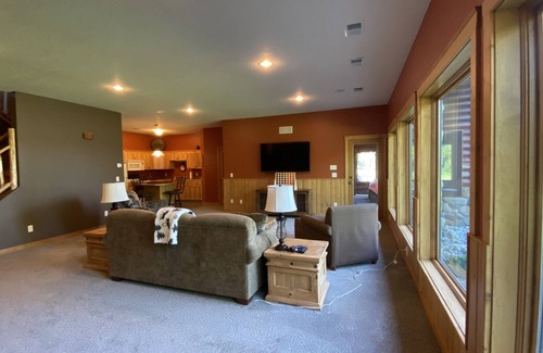 Alexandria House | Stunning, relaxing home on Lake Carlos perfect for your vacation