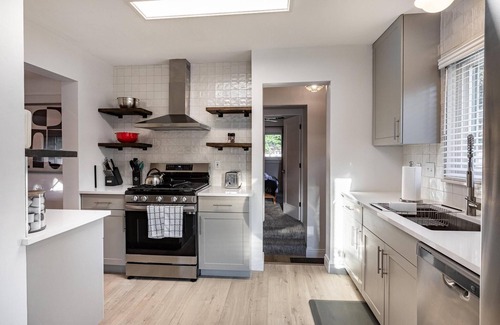Oak Park House | Stunning, Renovated 4BR/3.5BA with Backyard!