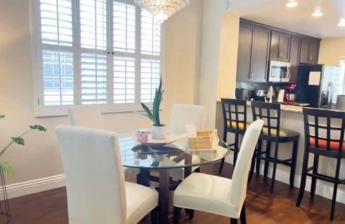 Santa Ana Heights Condo | Stunning Retreat @ South Coast Plaza and Airport