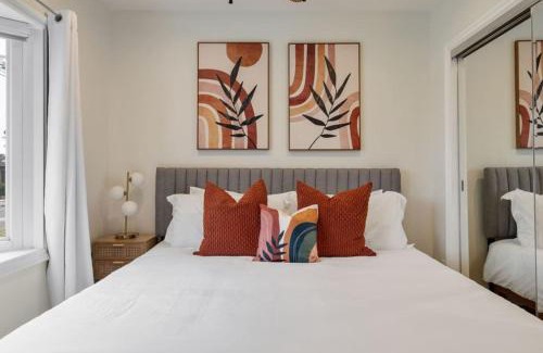Bixby Knolls House | Stunning Retro Beach Oasis, Dual Living, Pool