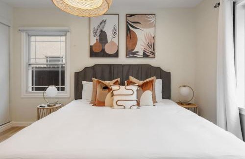 Bixby Knolls House | Stunning Retro Beach Oasis, Dual Living, Pool
