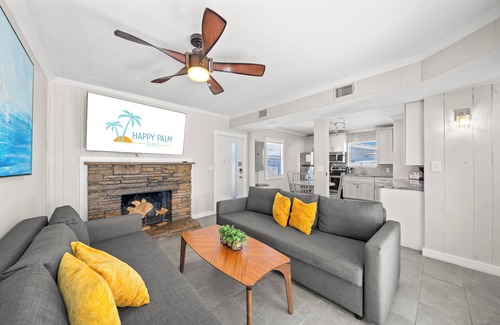 Orlando Beach Condo | Stunning Riverfront Villa W/Steps from Private Beach Access & Perfect Setting for Events ⛵🌅