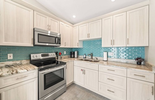 Orlando Beach Condo | Stunning Riverfront Balcony Views! W/Private Beach Access & Perfect Setting for Events ⛱️