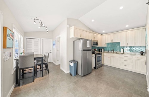 Orlando Beach Condo | Stunning Riverfront Balcony Views! W/Private Beach Access & Perfect Setting for Events ⛱️