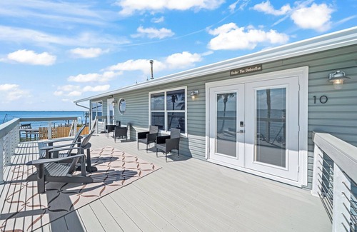 Orlando Beach Condo | Stunning Riverfront Balcony Views! W/Private Beach Access & Perfect Setting for Events ⛱️