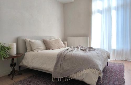 Sint-Andries Apartment | Stunning Riverview apartment
