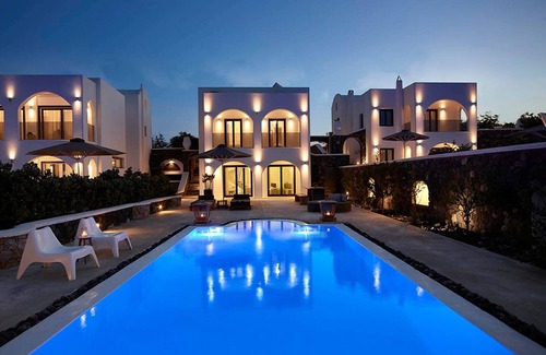 Exo Gialos Villa | Stunning Santorini Villa | Villa Erebus | 3 Bedrooms | Private Pool | Modern Furnishing | Close to Beach | Exo Gialos